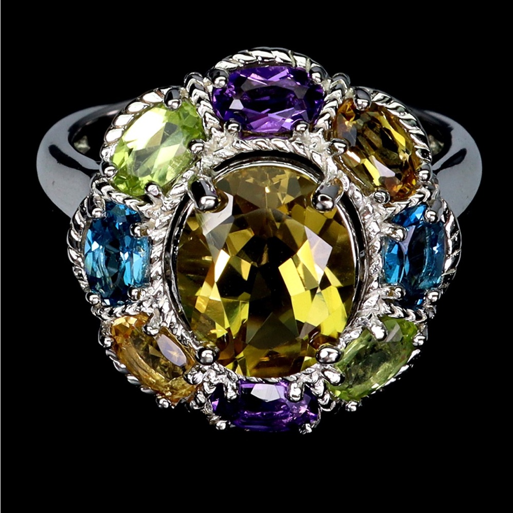 Beautiful Gemstone Ring - image 8